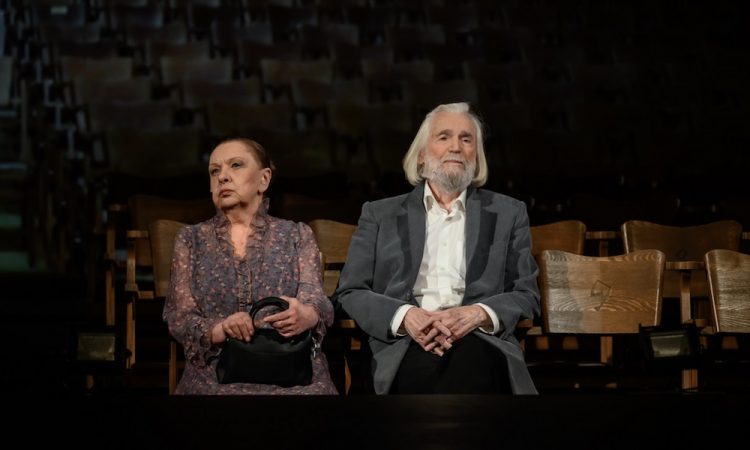 «9 ряд. 10, 11 место»: Театральные романы