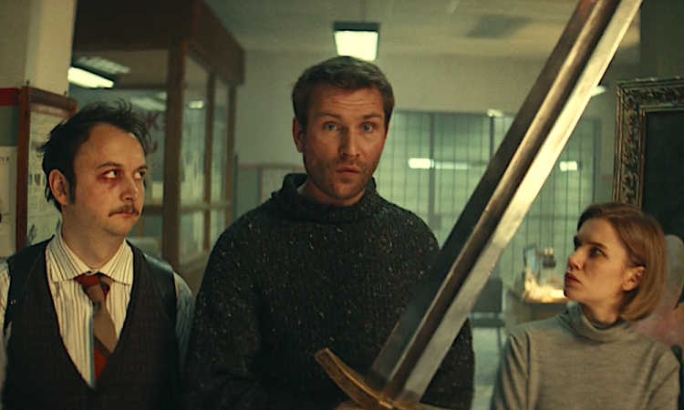 Бесшабашная сказка для взрослых «Волшебный участок» – лучшее развлечение под занавес года