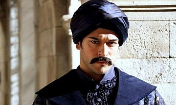 Звезда «Великолепного века» Бурак Озчивит приедет на Всемирный форум молодежи