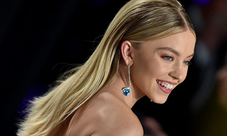 Сидни Суини: Эффектная блондинка и пацанка-гик в одном лице