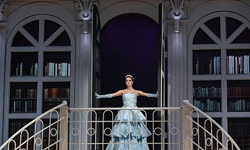 7 спектаклей известных женщин-режиссеров, которые можно посмотреть в Москве