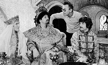 Страх и суеверия на площадке: Какие существуют приметы и традиции в кино