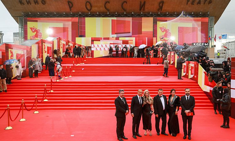 Не только красный: Какими еще бывают ковровые дорожки