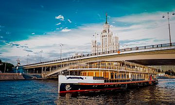 Рестораны-яхты «Чайка» и «Ласточка»: Речной круиз на свадьбу в подарок