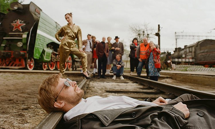 «Отцы и дети»: Семен Серзин переосмыслил классику в Театре наций