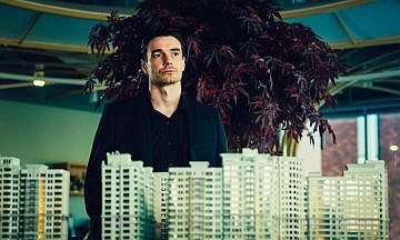 Одинаковы с лица: 7 российских актеров, которые сыграли близнецов