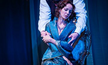 «Дама с камелиями»: Блеск и нищета Парижа