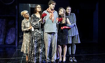 «Похищение эС»: Водоворот любви и ревности в Театре имени Моссовета