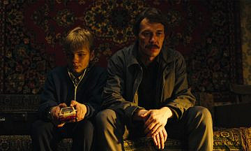 Сериал «Лихие»: Драма про 1990-е, не сказавшая ничего нового про 1990-е