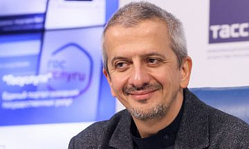 Указом президента Константину Богомолову присвоено звание заслуженного деятеля искусств