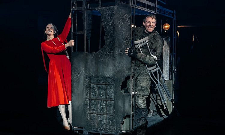 «Позывной Тишина»: Монолог-исповедь бойца СВО на театральной сцене