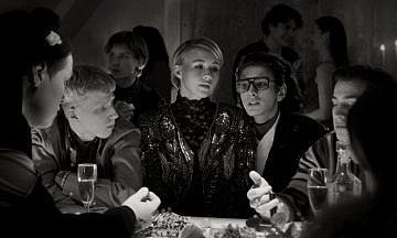 «Наступит лето»: Марк Эйдельштейн разыгрывает Тайную вечерю