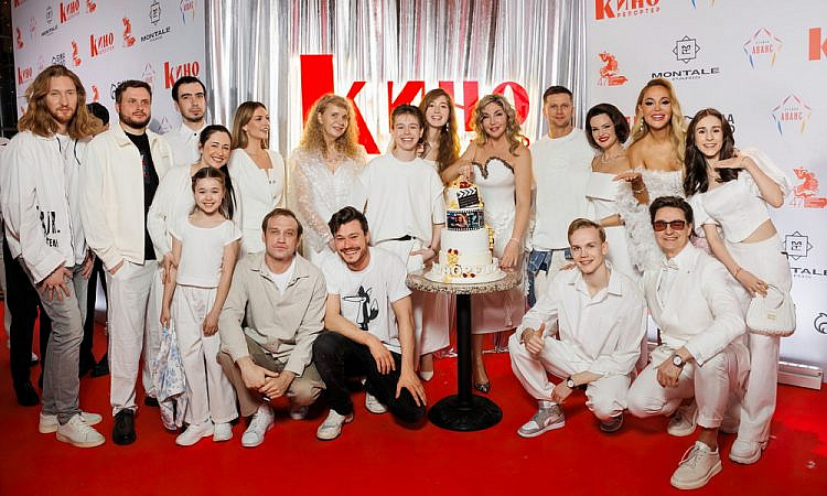 Журнал «КиноРепортер» вручил «Аванс» самым перспективным молодым актерам. Репортаж