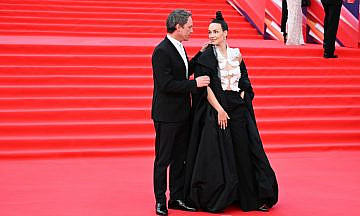 ММКФ-2025: Эффектные образы артистов на закрытии фестиваля