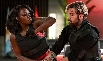 «Большая двадцатка»: Черная женщина – президент США мочит террористов