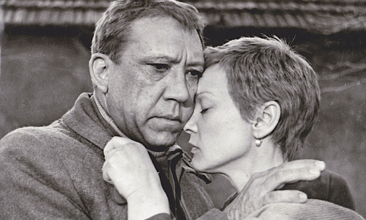 Над нашей Родиною дым: Советские шедевры о войне без войны