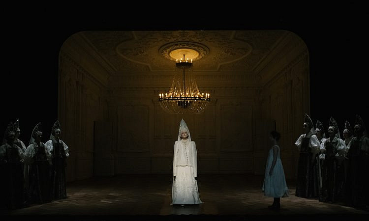 «Женитьба»: В Театре Моссовета прошлись гоголем