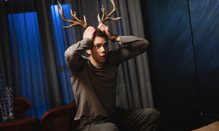 Ромком «Олень»: Кузьма Сапрыкин, рога и самоирония