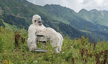 Бродят йети по планете