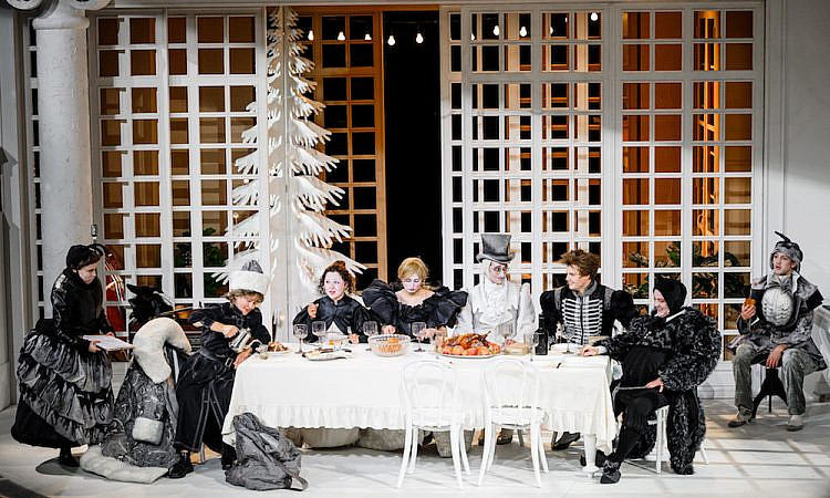 Мать и мать: «Васса» в Театре наций