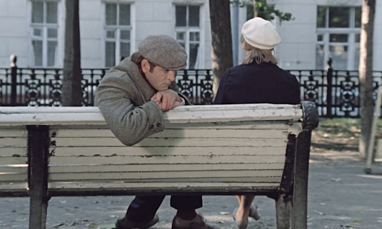 Знаменитые скамейки, которые облюбовали Данила Багров, мистер Бин и Форрест Гамп