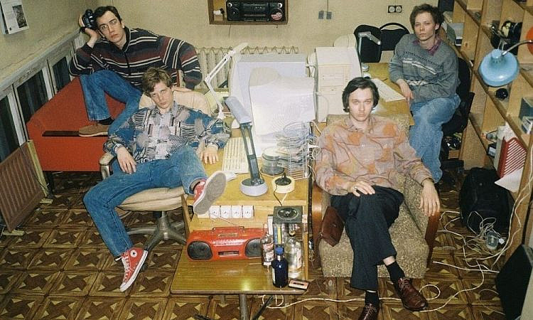 «Ровесник»: Дерзкое мокьюментари о 1990-х без чернухи, но с уникальной VHS-эстетикой