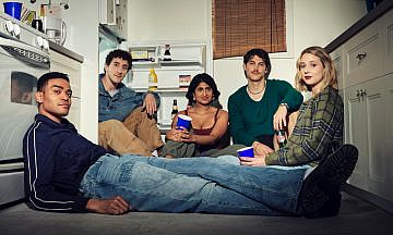Сериал «Взрослые»: «Друзья» для зумеров