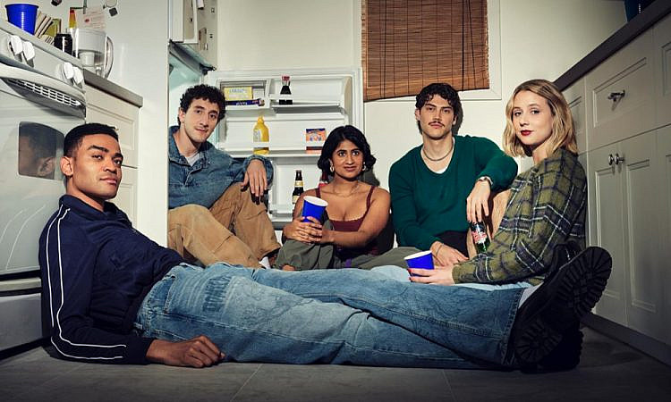 Сериал «Взрослые»: «Друзья» для зумеров