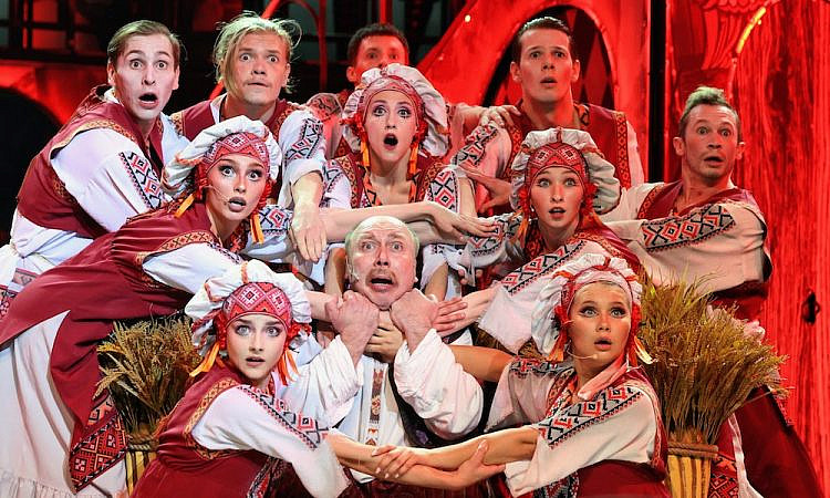 «Ревизор»: Красочная вакханалия с балканскими мотивами