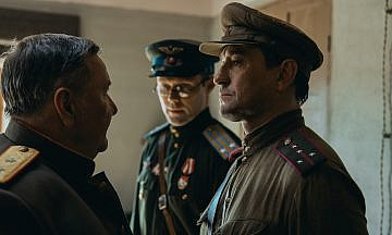 «Август» с Сергеем Безруковым собрал миллиард рублей