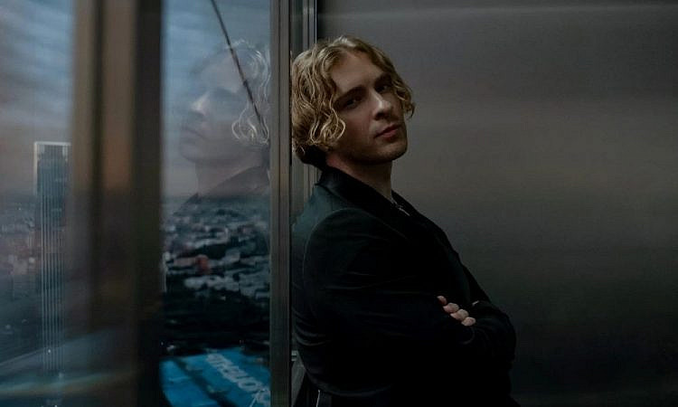 «Вниз»: 1,5 часа в лифте с Егором Кридом