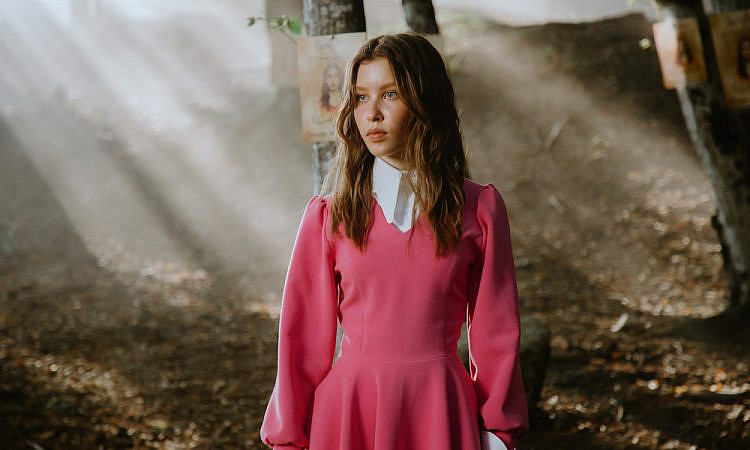 «Алиса в стране чудес»: Музыкальная головоломка о любви и вдохновении