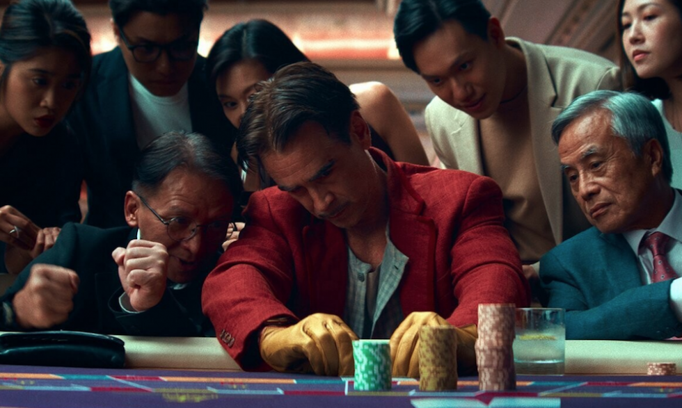 «Баллада о маленьком игроке»: Колин Фаррелл красочно прожигает жизнь в далеком Макао