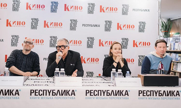 Репортаж с автограф-сессии звезд альманаха «Черно-белое кино»