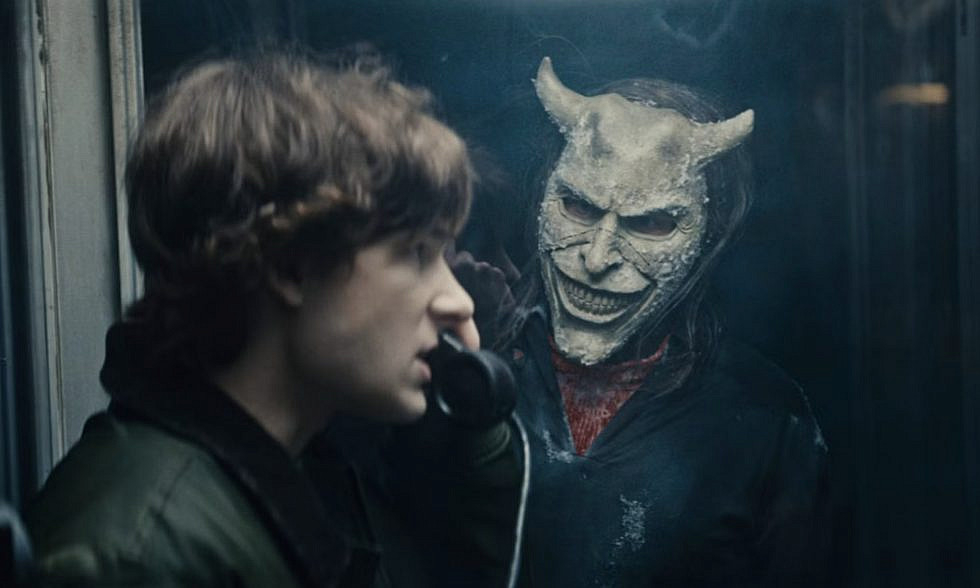 «Черный телефон 2»: Итан Хоук не в состоянии повесить трубку