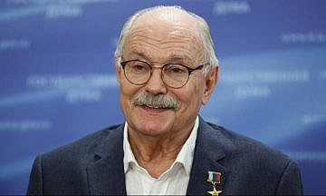 Владимир Путин наградил Никиту Михалкова орденом Андрея Первозванного