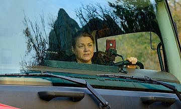 В комедийном сериале «Дальнобойщица» Анна Уколова и Владимир Епифанцев поменяются ролями