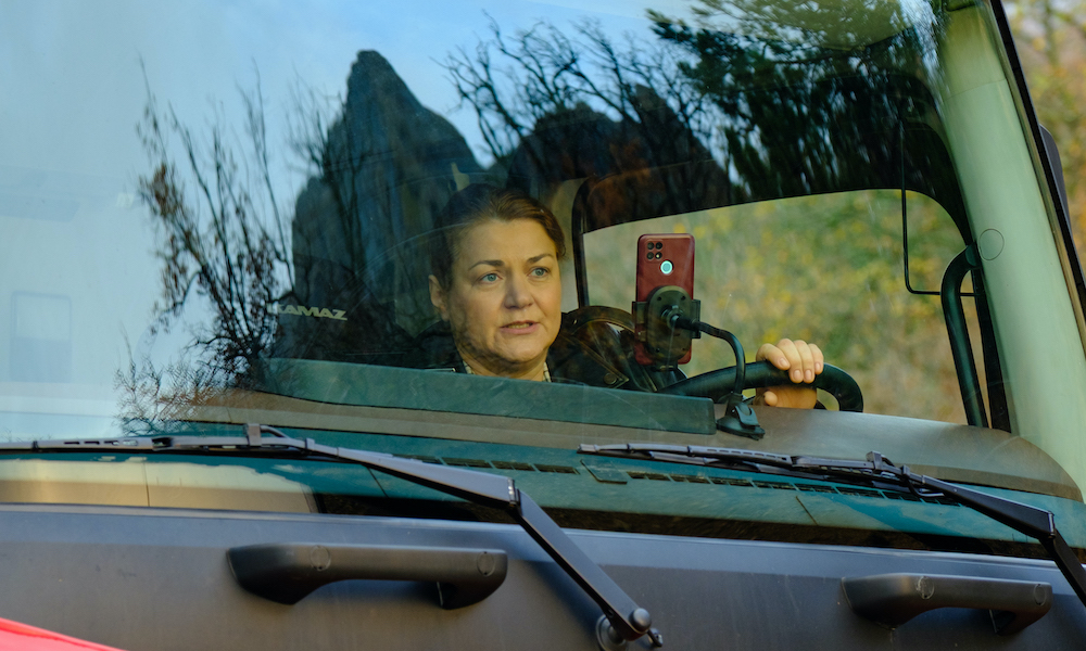 В комедийном сериале «Дальнобойщица» Анна Уколова и Владимир Епифанцев поменяются ролями