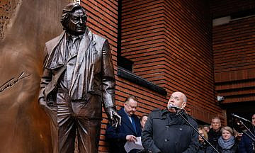 В Москве открыли памятник Юрию Любимову