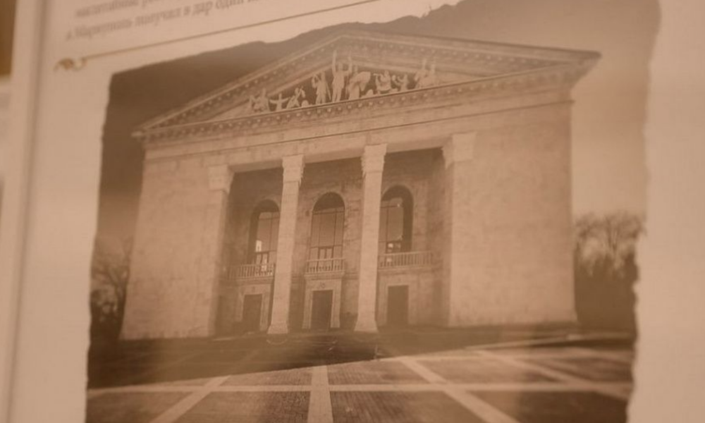 Выставка о Мариупольском драмтеатре открылась в Риме