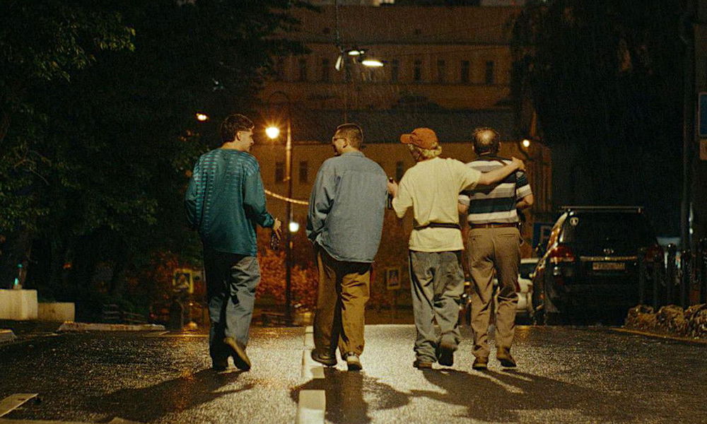 Не все рассыпается: «Здесь был Юра» – важная драмеди о каждом из нас