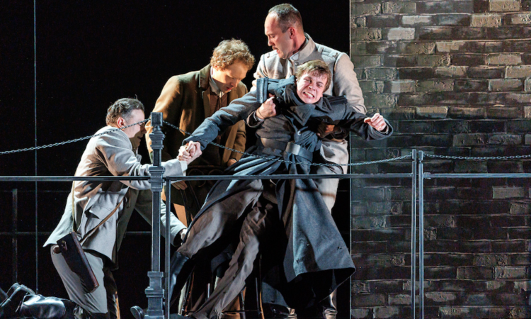 «Белая гвардия» в Малом театре: Хроники катастрофы