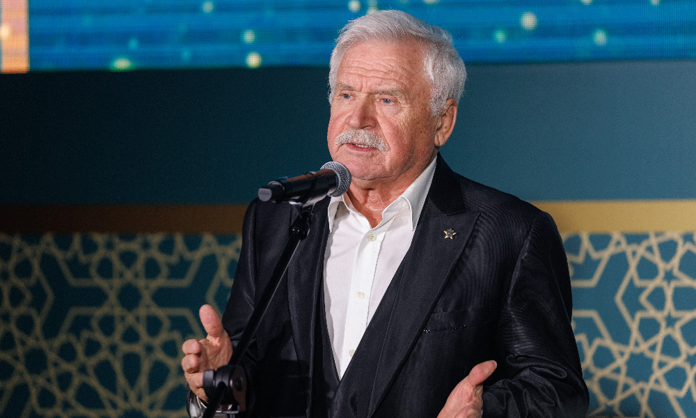 Михаил Мишустин поздравил Сергея Никоненко с юбилеем