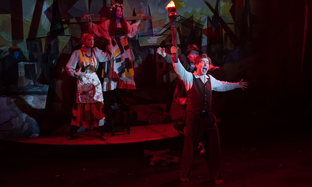 «Гори, гори, моя звезда» в Театре на Бронной: Зрелищное испытание на верность идеалам